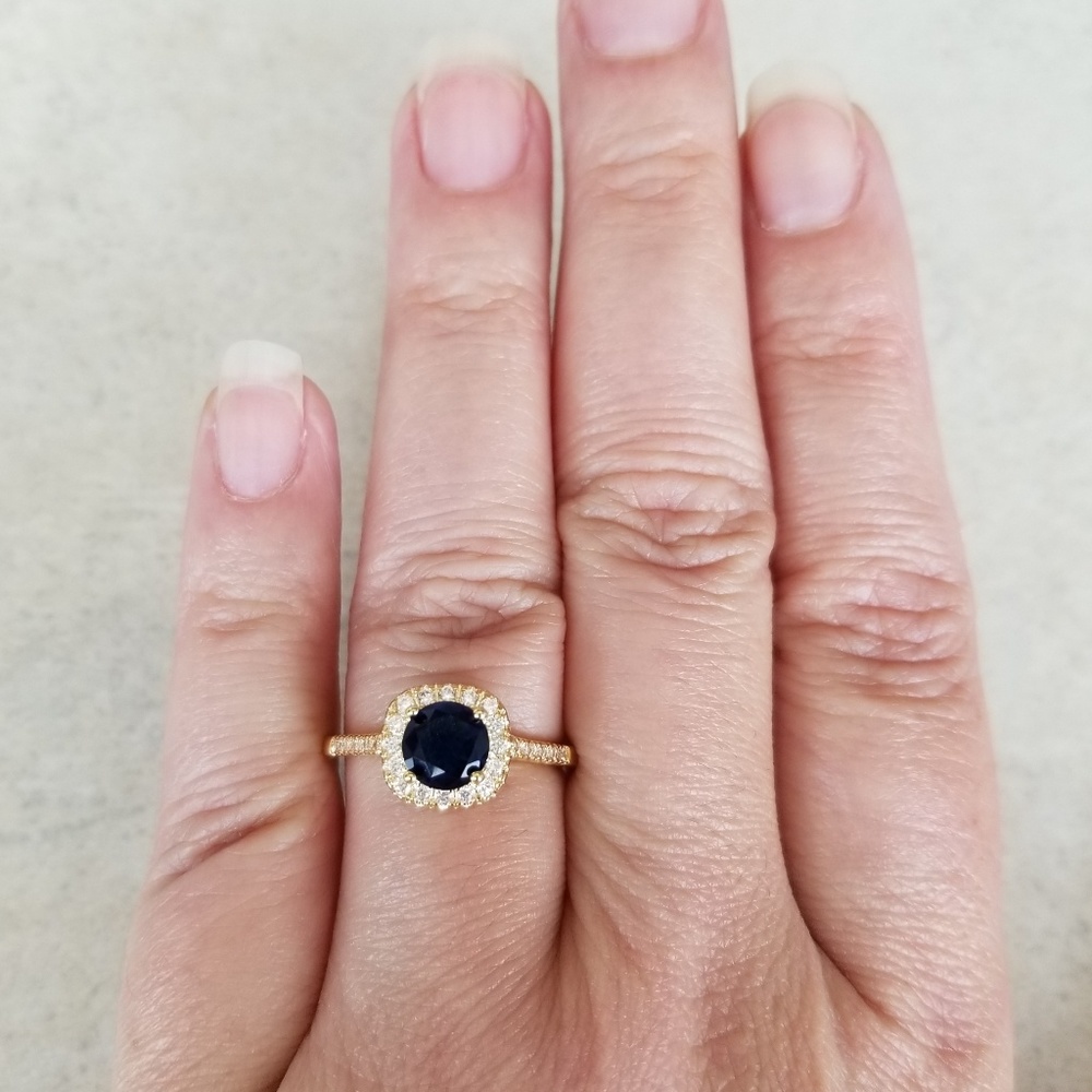 18k Sapphire Ring - Picture 6 of 7